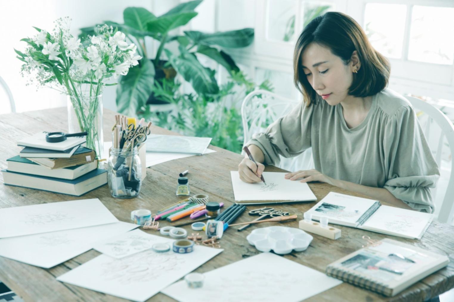 Video lesson demonstrating shading techniques with step-by-step breakdown